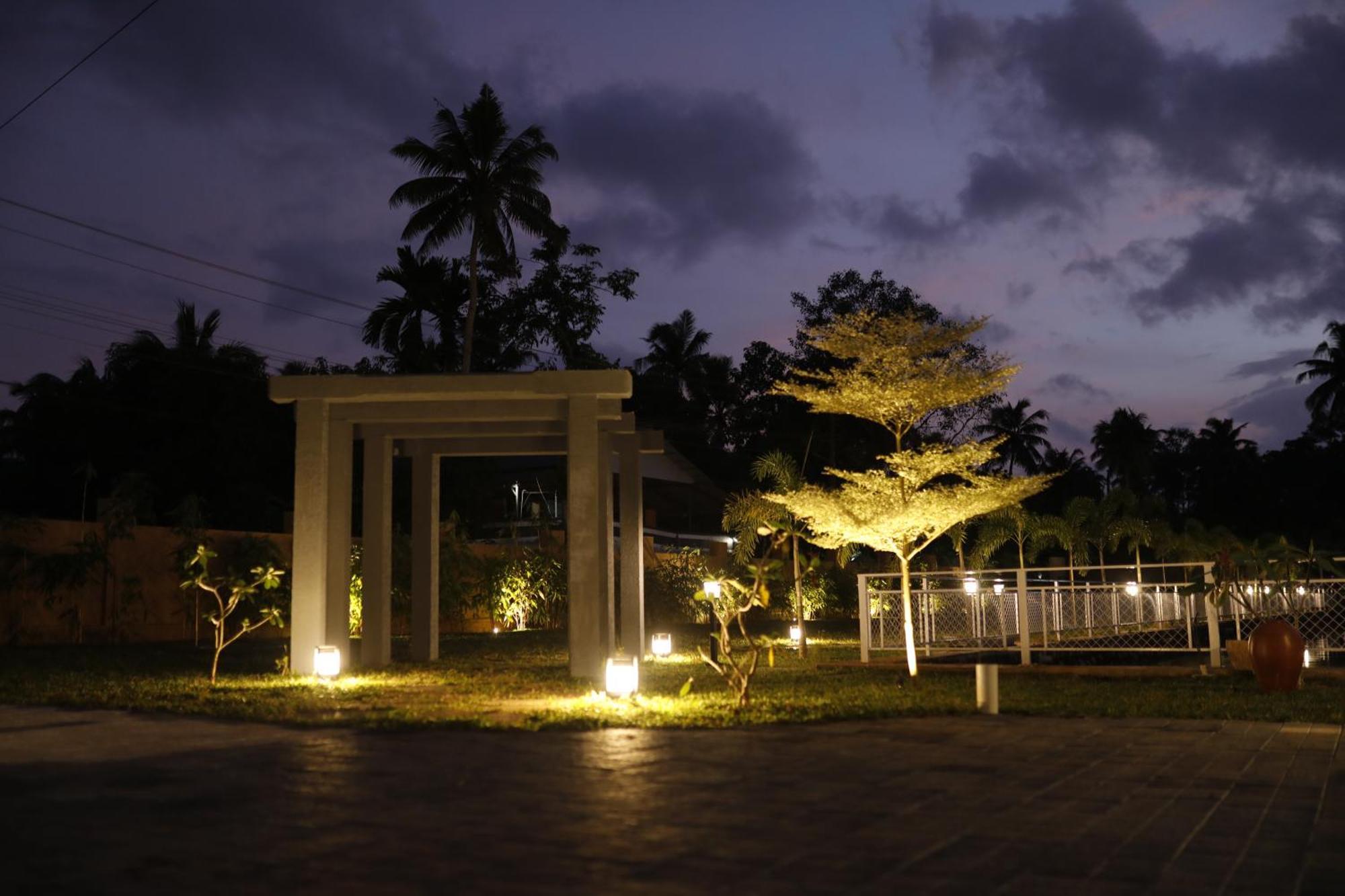 Leela'S 7Th Heaven Resort & Spa Trikunnapuzha 外观 照片